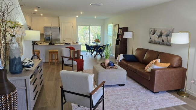 Foto del edificio - 6823 Lake Mist Ln