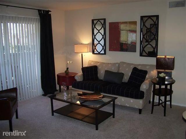 Foto principal - 7825 McCallum Blvd