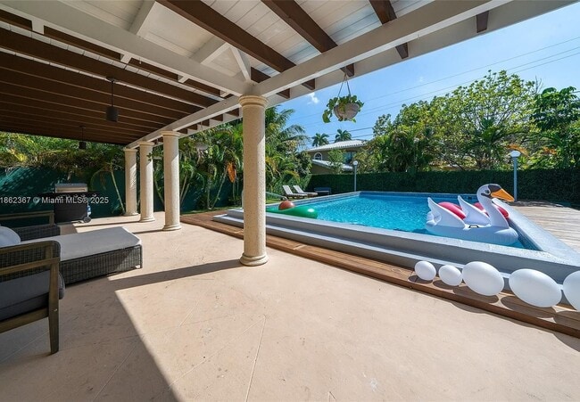 Building Photo - 620 SW 22nd Rd