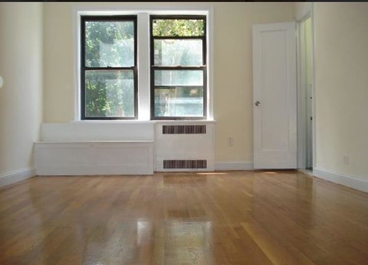 Building Photo - 409 E 21st St