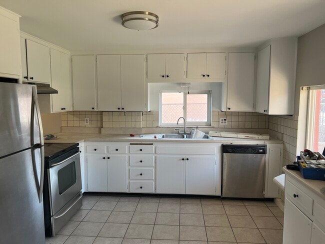 kitchen - 2938 W 42nd Ave