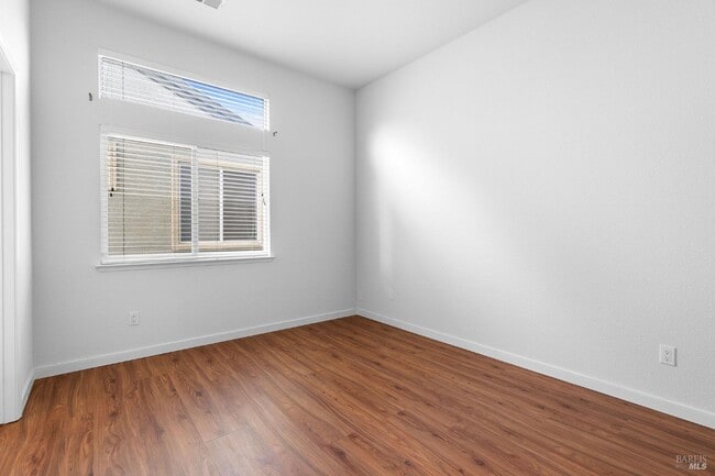 Building Photo - 139 Cedar Ridge Dr