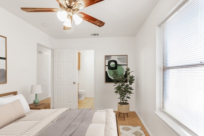 Photo - 313 Isbell Rd House