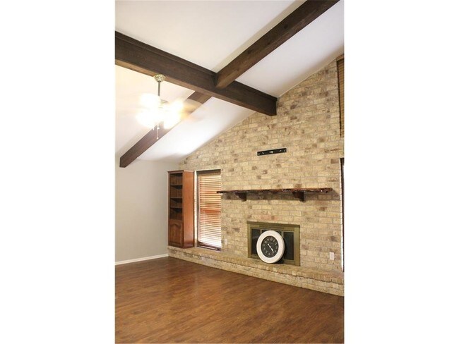 Building Photo - 317 San Saba Dr