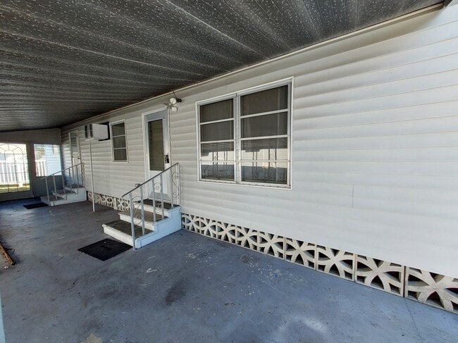 Foto del edificio - 1009 49th Avenue Dr W