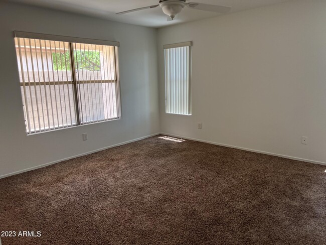Foto del edificio - 4621 E Abraham Ln