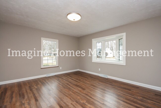 Building Photo - 1730 Southbend Dr