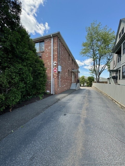 Building Photo - 10 Arch St