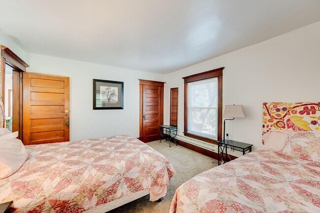 Foto del edificio - 2501 Emerson Ave S