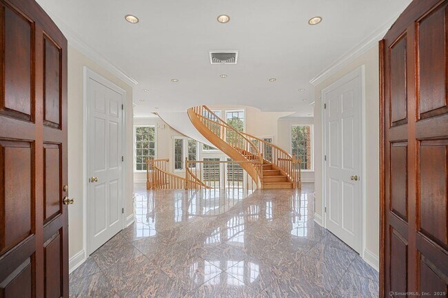 Foto del edificio - 229 Stanwich Rd