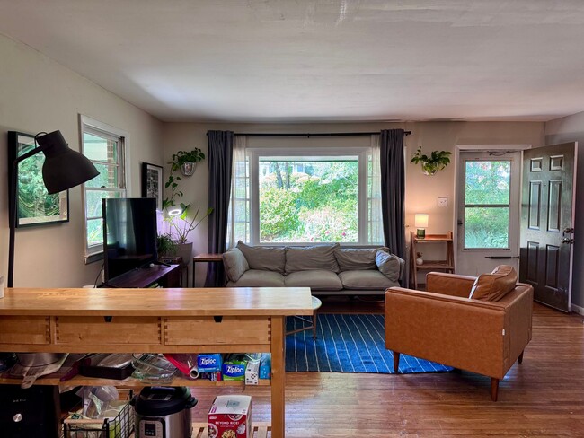 Foto del edificio - Charming Ranch in Carrboro with Beautiful ...