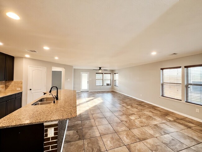 Foto del edificio - 6718 Madison Heights Ct