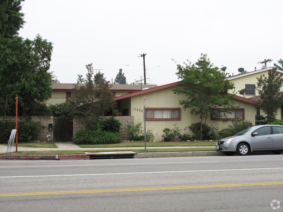 Primary Photo - 13830 Burbank Blvd