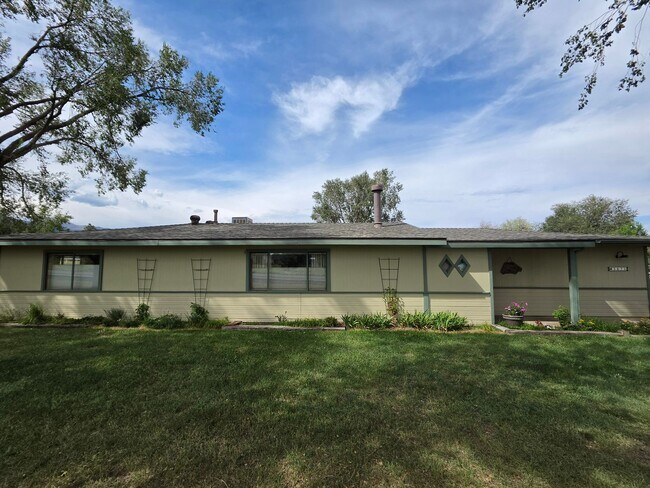 Foto del edificio - 5675 E Burris Ln