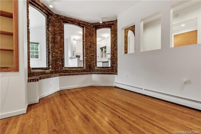 Foto del edificio - 239 Bradley St