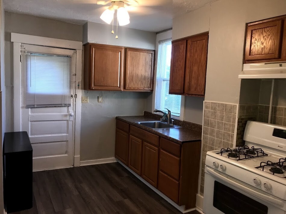 Photo - 7903 Lloyd Ave - PW