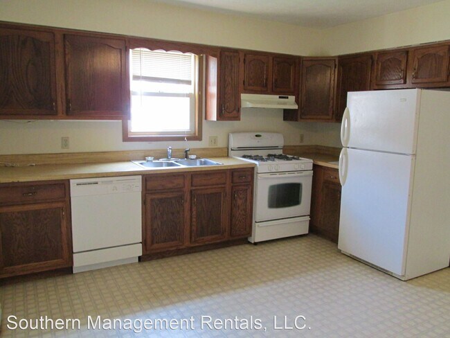 Building Photo - 2 br, 1.5 bath House - 111 Manchester Street