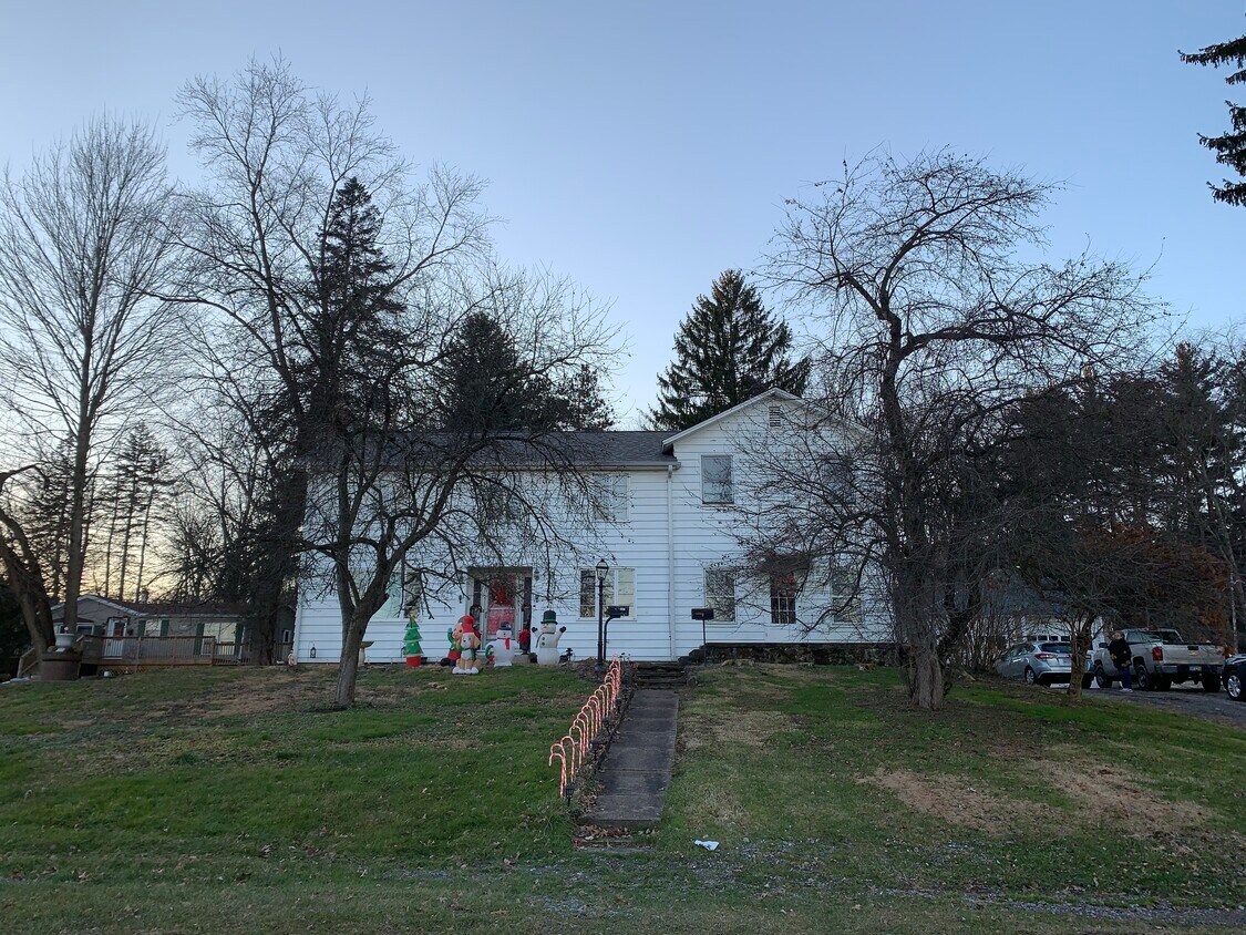 Primary Photo - 1340 Broadway St