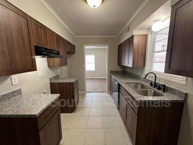 Building Photo - 856 Hackberry Ln
