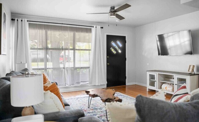 Building Photo - 318 Aberdeen Ave