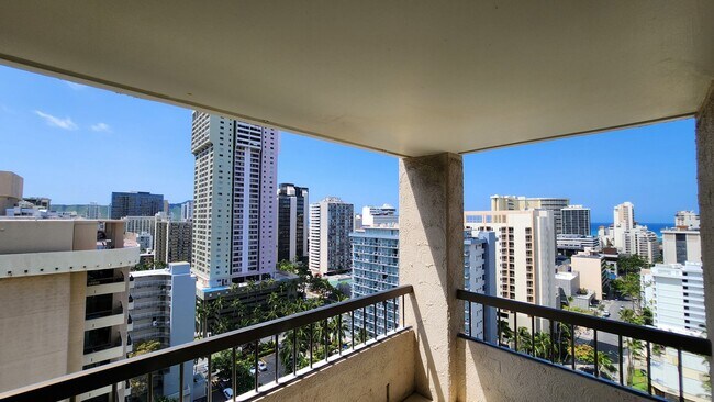 Building Photo - Executive quality remodeled one bedroom - ...