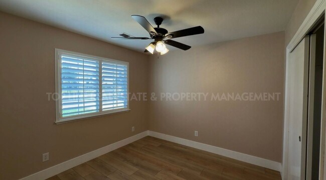 Foto del edificio - Home Sweet Home in NorthWest Hanford!  Available Now!
