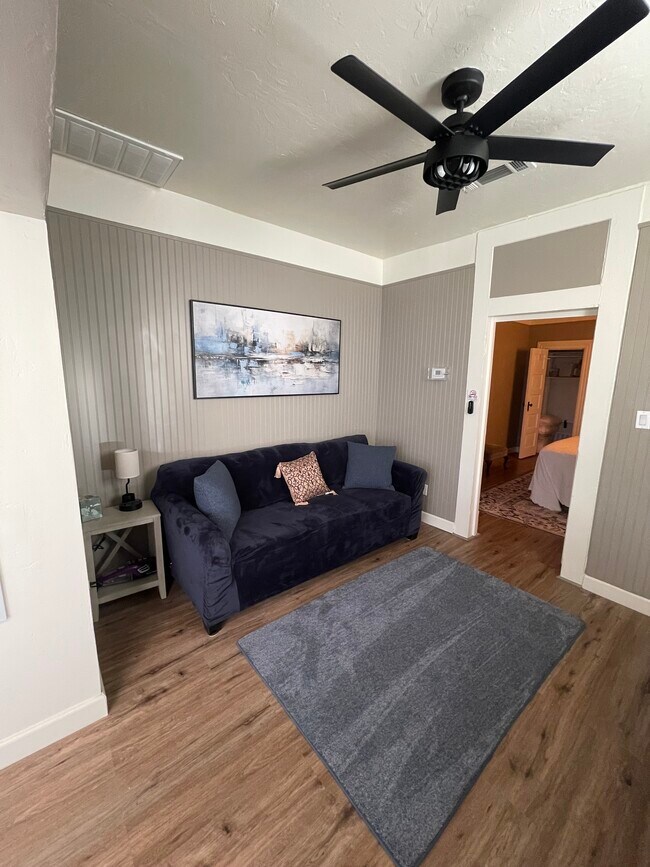 Foto del edificio - 230 W Myrtle St