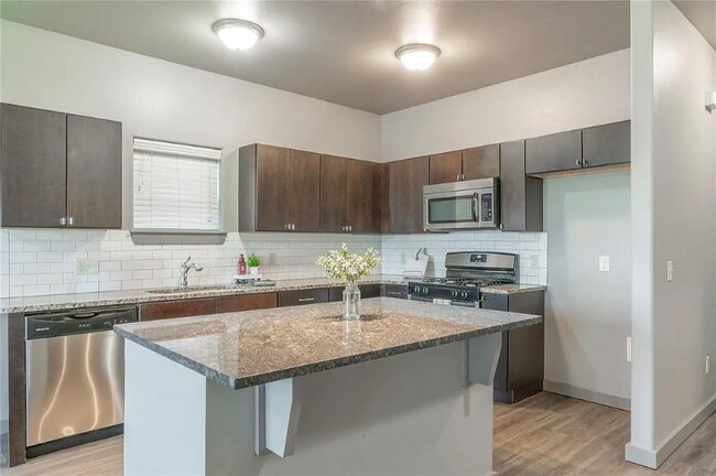 Foto del edificio - 604 NW 175th St