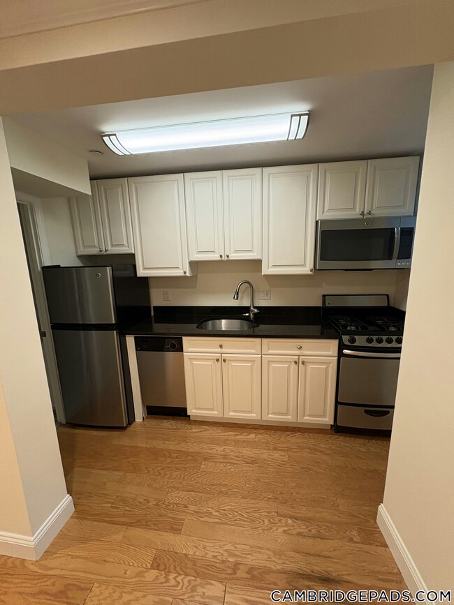 Building Photo - 3 Langdon St