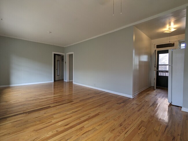 Foto del edificio - 634 W Barry Ave