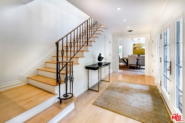 Foto del edificio - 1440 Stone Canyon Rd