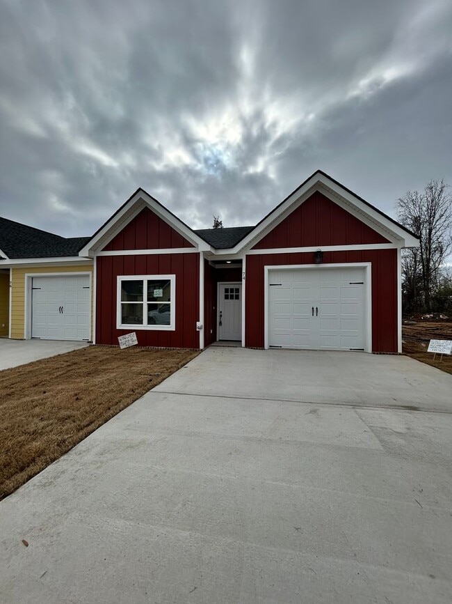 Building Photo - BRAND NEW Charming 2 Beds, 2 Baths, 1 Car ...