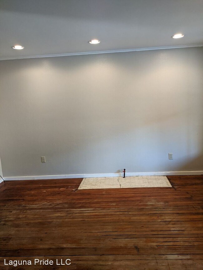 Building Photo - 4 br, 1.5 bath House - 150 E 3rd ST