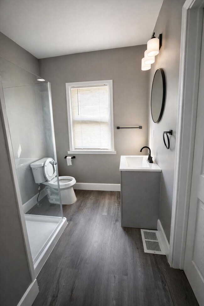 Foto del edificio - 12763 Cloverlawn Ave