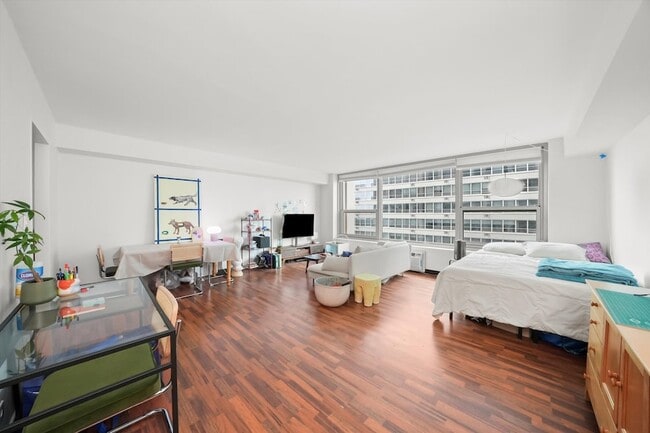Building Photo - 3600 N Lake Shore Dr