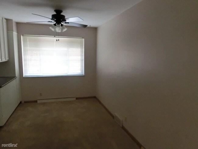 Building Photo - 2 br, 1 bath Townhome - 1479 W Lane Ave