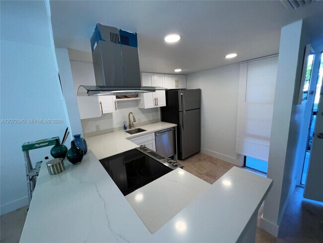 Building Photo - 20500 W Country Club Dr