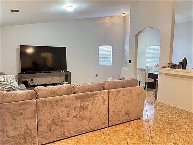 Foto del edificio - Bakersfield Best Home