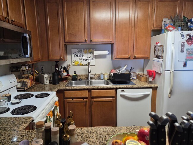 Foto del edificio - 3030 Suncrest Dr