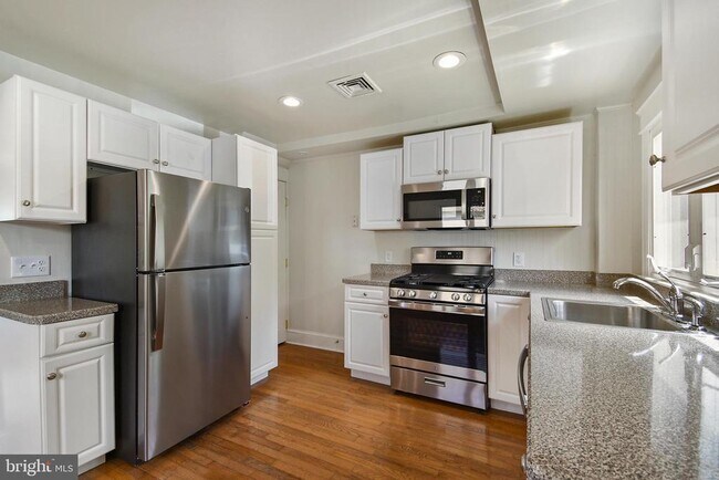 Building Photo - 111 W Sylvan Ave