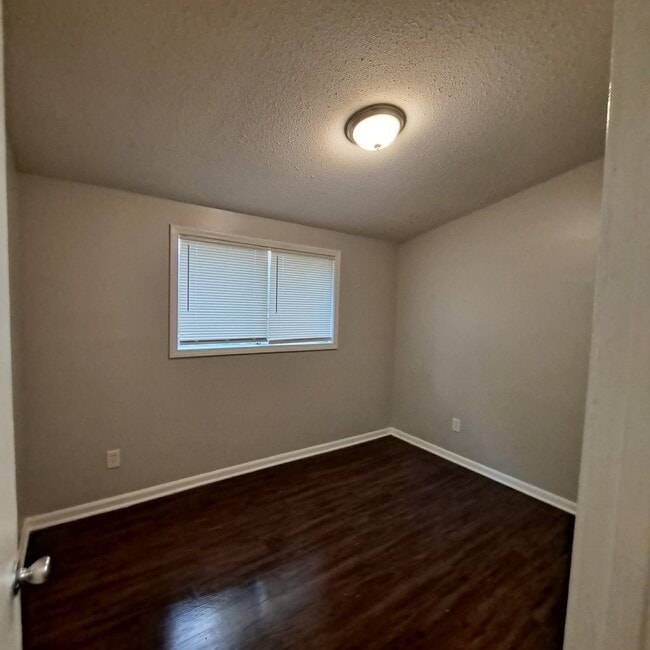 Building Photo - 3408 Clearbrook St