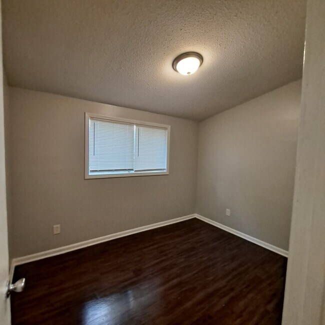 Foto del edificio - 3408 Clearbrook St