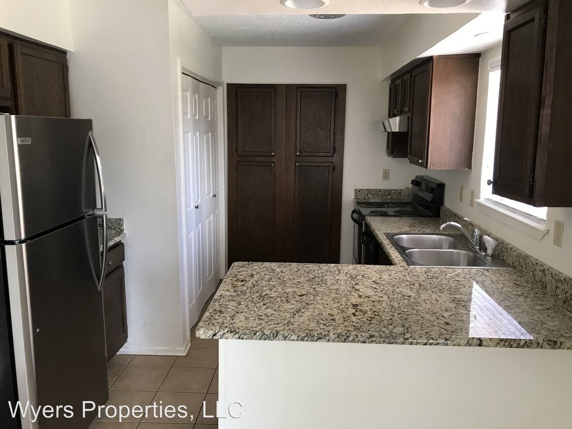 Foto principal - 2109 Oak Hollow St