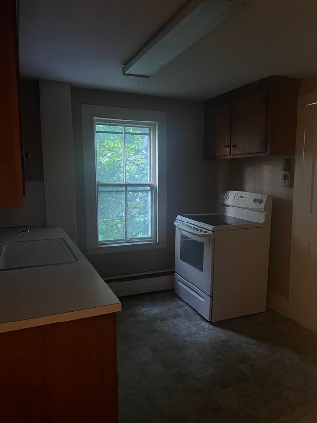 Building Photo - 376 Salmon Brook St