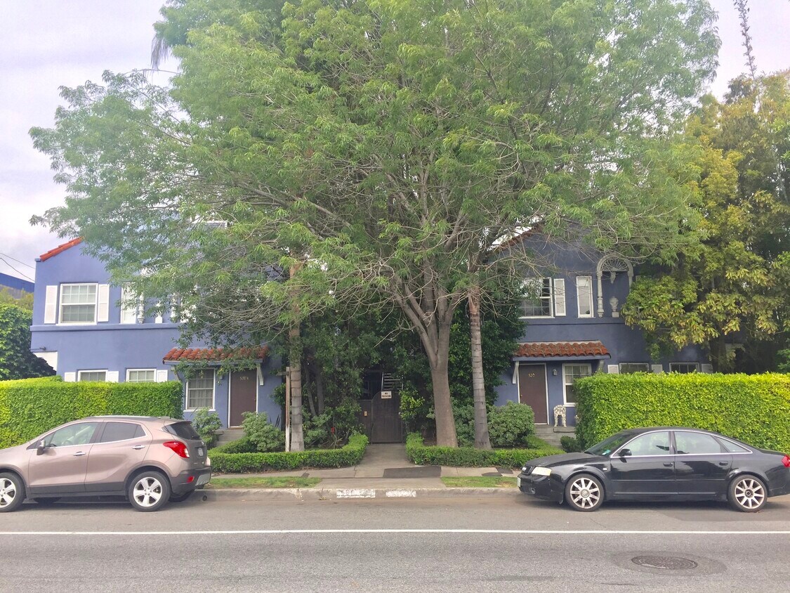 Building Exterior - 530 N San Vicente Blvd