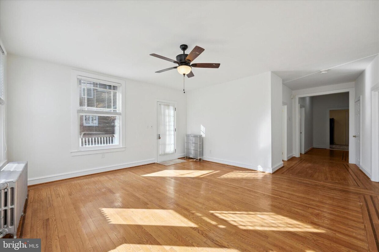 Primary Photo - 220 S Scott Ave