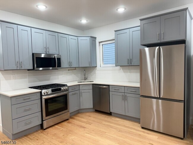 Building Photo - 492 S 20th St