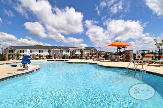 Zero Entry Saltwater Swimming Pool - Universal at Mountain View