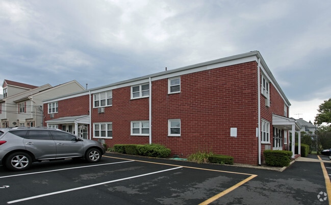 Building Photo - 200 Main St