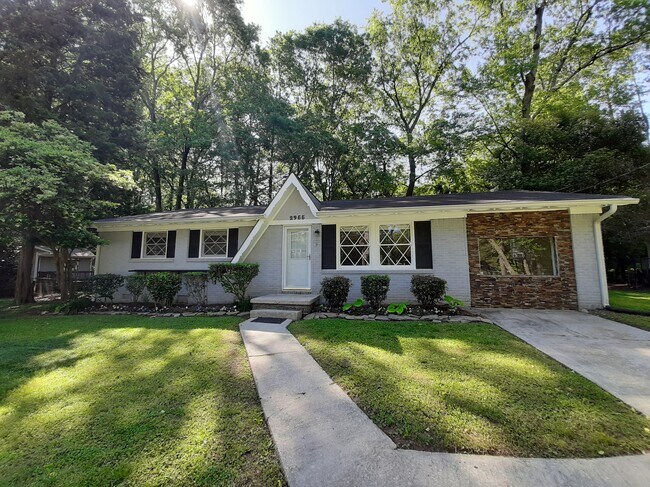 ¡Bienvenido a casa! Haz clic en las fotos para un recorrido virtual. Esta casa de ensueño, lista para entrar a vivir, combina el estilo clásico de una casa de campo con espacios abiertos y comodidades modernas. - 2955 Fantasy Ln